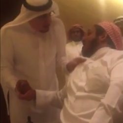 بالفيديو.. شاب سعودي يدعو من أعلى رافعات الحرم وزير الخدمة المدنية للاطلاع على انتاجيته