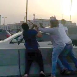 بالفيديو.. شرطة الرياض تطيح بلصوص ظهروا في فيديو متداول وهم يسرقون السيارات في وضح النهار