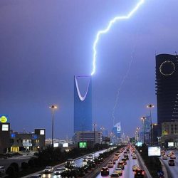 في إحصائية أولية.. “الدفاع المدني” ينقذ 93 شخصاً ويُعلن تضرر 71 مركبة وتسجيل 34 التماساً كهربائياً جراء أمطار الرياض