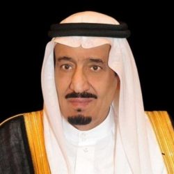 أمير الرياض يقدم العزاء في وفاة سلمان المنديل