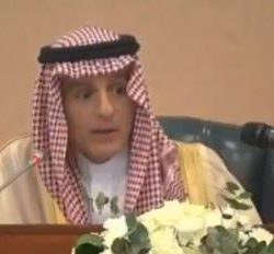 فيديو.. خادم الحرمين يؤدي العرضة السعودية بمشاركة قادة دول مجلس التعاون