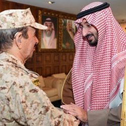 شاهد.. لحظة وصول الأمير تركي بن طلال إلى مطار أبها لتولي مهامه أميراً لمنطقة عسير