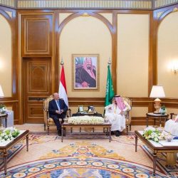 سفير المملكة في اليمن يدعو الأطراف المتنازعة في عدن لوقف القتال والعودة إلى الحوار