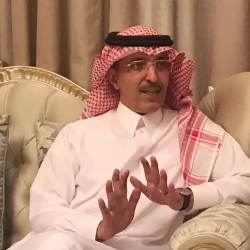 محامٍ سعودي يروي تجربته في العمل كحارس أمن.. ويكشف معاناة منسوبي هذا القطاع (فيديو)