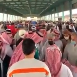 بالفيديو.. الحرس الوطني يستوقف إحدى المركبات خلال وقت منع التجول في الرياض