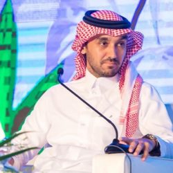 بالصور.. الأمير خالد الفيصل يكرم عددا من ضباط وأفراد الأمن بجدة تقديرا لجهودهم