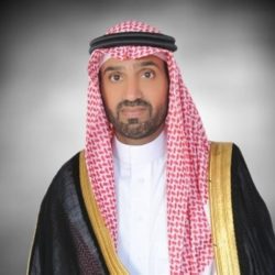 الأمير مقرن يعزي ملك البحرين في وفاة الأمير خليفة بن سلمان آل خليفة