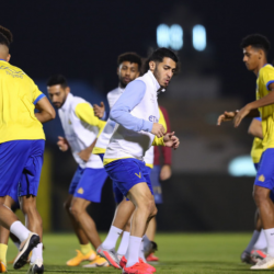 رازفان يمنح لاعبي الهلال 4 أيام بعد مواجهة الاتفاق
