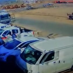 بالفيديو.. القبض على شخص بالرياض لتركيبه تجهيزات شبيهة بالمركبات الأمنية