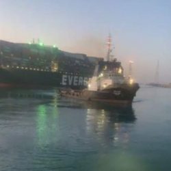 بالفيديو.. أنباء عن تعويم السفينة الجانحة في قناة السويس وانتهاء الأزمة