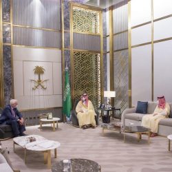 أمير الرياض يُشدِّد على تكثيف الجولات الرقابية بأماكن التجمعات لمتابعة تطبيق الإجراءات الاحترازية في رمضان