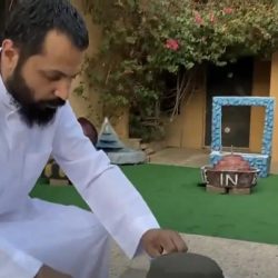 بالفيديو.. تأثر “السديس” خلال صلاة التهجد ليلة الـ27 من رمضان بالحرم المكي