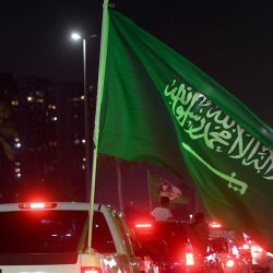 شاهد.. مشايخ وفنانون كويتيون يتغنّون بالسعودية في يومها الوطني