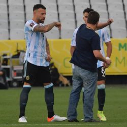 بالفيديو.. من هم الرباعي الأرجنتيني الذين تسببوا في توقف المباراة أمام البرازيل؟