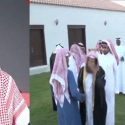 شاهد.. عناق أخوي بين الأمير محمد بن سلمان والشيخ تميم خلال استقباله في قطر