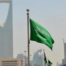 “الموارد البشرية” تباشر بلاغاً عن حرمان موظفة سعودية من الجلوس طوال دوامها داخل أحد مولات الرياض