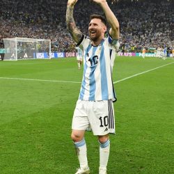 حارس الأرجنتين بعد الفوز بالمونديال: جئت من حي متواضع.. وأهدي الفوز لأسرتي