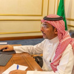 نائب أمير منطقة الرياض يؤدي صلاة الميت على عبدالله بن ثامر الشتوي