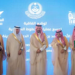 نائب أمير الرياض يؤدي “صلاة الميت” على خالته