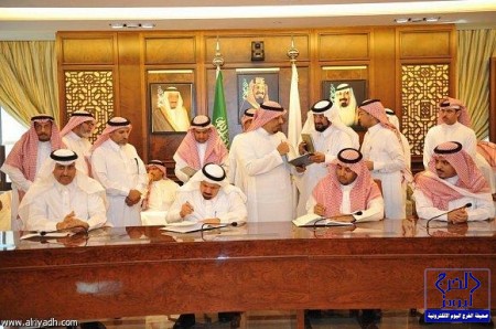 وزير النقل يوقع عقود تطويرية بقيمة 434 مليون ريال شملت استكمال إنارة طريق الرياض الخرج السريع