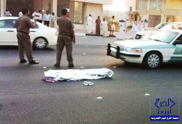 مواطن يتبادل الطعن وإطلاق النار مع أحد أقربائه داخل مسجد