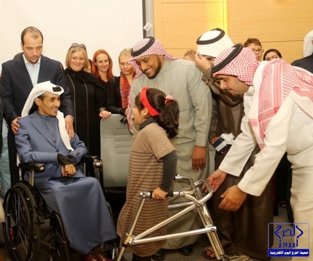 الأمير سلطان بن سلمان يزور معرض “الزيادي” ويثني على تصويره