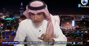 بالفيديو.. شاب سعودي يلتقط سيلفي غير عادي في أحد معارض بيع الآيفون 6