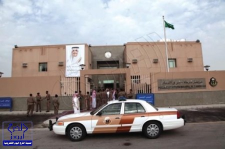 ثعبان يرافق موظفاً سعودياً في سيارته إلى العمل