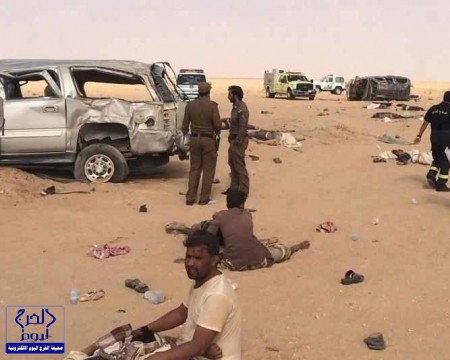 بالفيديو : سقوط شاب سعودي من سيارة تسير على عجلتين