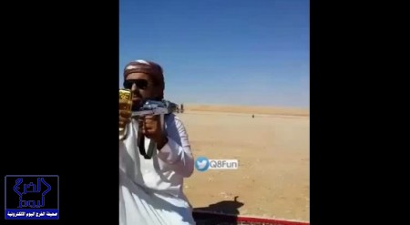 بالفيديو.. الهيئة تعترض فتاتين في الطريق العام بمحايل عسير