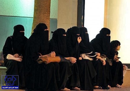 بالصور.. أربع سيدات حاولن تهريب أكثر من 52 ألف حبة “زاناكس” ضمن ملابسهن