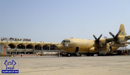 سرب من طائرات الأباتشي السعودية يصل مطار مأرب ليكون مهبطاً لطائرات التحالف