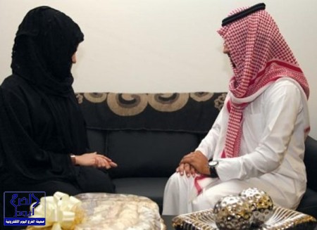 عدسات لاصقة تتسبب في طلاق سعودية من زوجها