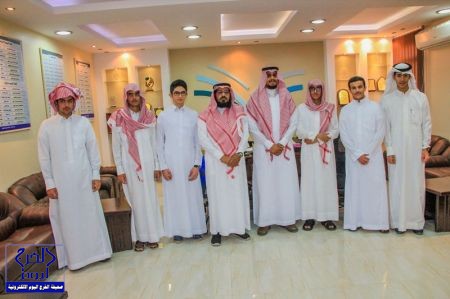 رئيس وأعضاء مجلس إدارة نادي الشرق يحتفلون بالأستاذ فهد الدميخي