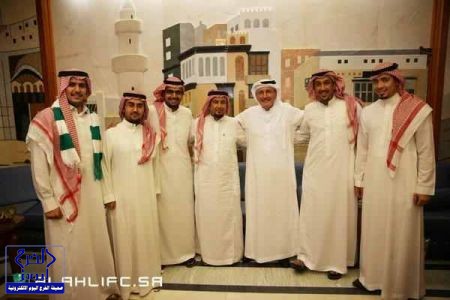صورة تذكارية تجمع الملك والمحمدين بعد إقرار “الرؤية السعودية”.. ومغردون يدعون بالتوفيق