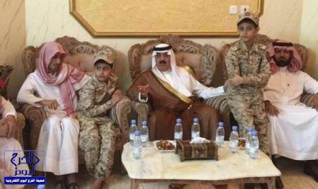 بالصور.. محافظ الخرج يقدم التعازي في وفاة سلطان بن خالد العماج
