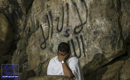 بالصور.. الأمير محمد بن نايف يقف على سير العمل في مركز العمليات الأمنية الموحدة بمكة