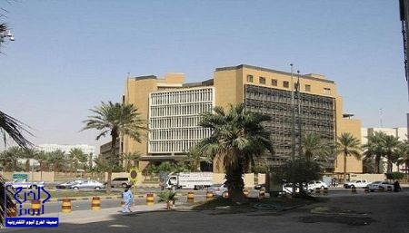 طبيبة استشارية تمكث بمسجد مستشفى ينبع احتجاجاً على طردها من مكتبها