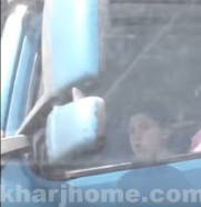 بالفيديو.. طفل يقود تريلة مواشي على طريق سريع بالمملكة
