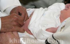 طبيب يقطع “رأس قضيب” مولود أثناء عملية ختانه ويخفيها تحت ملابسه بنجران
