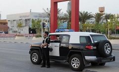 شرطة الرياض تطيح بـ3 سودانيين تورطوا في سرقة 135 ألف ريال من سيارة مواطن