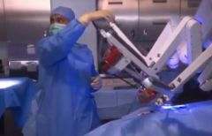 بالفيديو.. روبوت يستأصل ورماً لمريض في المدينة الطبية بجامعة الملك سعود بالرياض