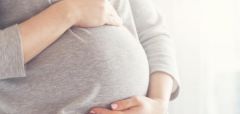 دراسة: لقاحا فايزر ومودرنا آمنان وفعالان للحوامل والمرضعات