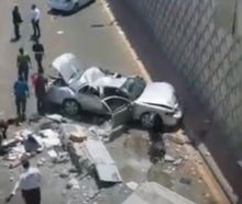 بالفيديو.. سقوط سيارة من أعلى جسر التحلية بجدة