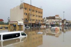 الدفاع المدني: تعويض 143 مركبة تضررت من «أمطار جدة»