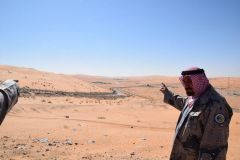 بالصور.. أمير نجران يقف على اكتمال مشروع الطريق الحدودي في الربع الخالي
