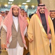 بالصور.. أمير مكة بالنيابة يزور الشيخ الشثري في منزله