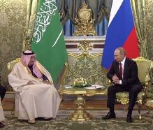 خادم الحرمين يعقد لقاءً ثنائياً مع الرئيس الروسي.. ويدعوه لزيارة المملكة