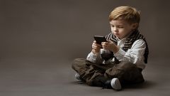 دراسة تحذّر: استعمال الأطفال للهواتف الذكية يؤدي لتأخرهم في النطق