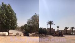 بالفيديو.. مواطن يغلق طريقا بحي الجزيرة في الرياض لسبب غريب !